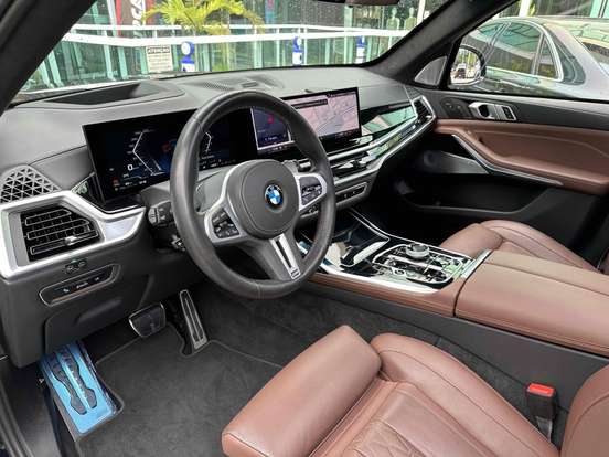 BMW-X7-2024