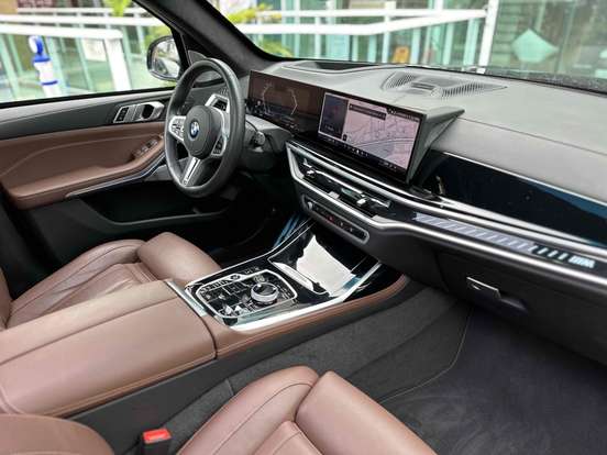 BMW-X7-2024