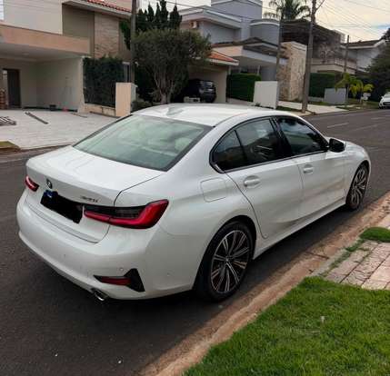 BMW-320i-2021