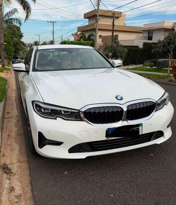 BMW-320i-2021