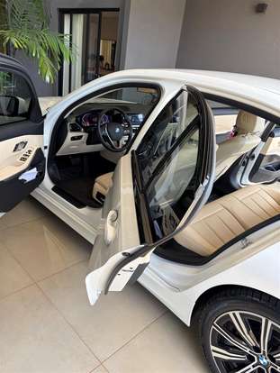 BMW-320i-2021