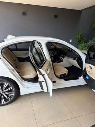 BMW-320i-2021