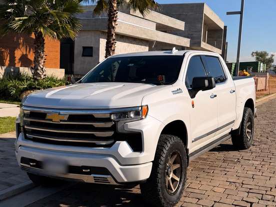 CHEVROLET-SILVERADO-5.3 V8 GASOLINA 1500 HIGH COUNTRY 4X4 AUTOMÁTICO CHEVROLET-SILVERADO-2024