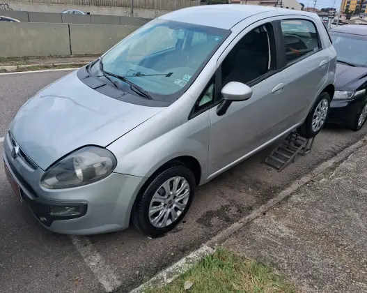 FIAT PUNTO 1.4 ATTRACTIVE 8V FLEX 4P MANUAL FIAT PUNTO 1.4 ATTRACTIVE 8V FLEX 4P MANUAL