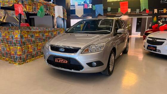FORD FOCUS 2.0 16V FLEX 4P AUTOMÁTICO