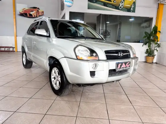 HYUNDAI TUCSON 2.0 MPFI GLS 16V 143CV 2WD FLEX 4P AUTOMÁTICO HYUNDAI TUCSON 2.0 MPFI GLS 16V 143CV 2WD FLEX 4P AUTOMÁTICO