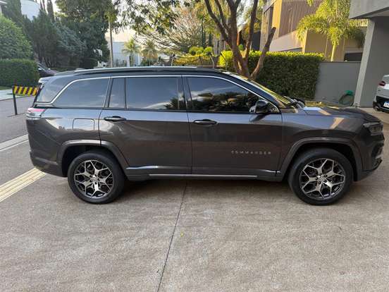 JEEP-COMMANDER-2022