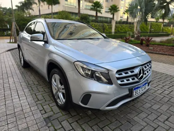 MERCEDES-BENZ GLA 200 1.6 CGI FLEX STYLE 7G-DCT MERCEDES-BENZ GLA 200 1.6 CGI FLEX STYLE 7G-DCT