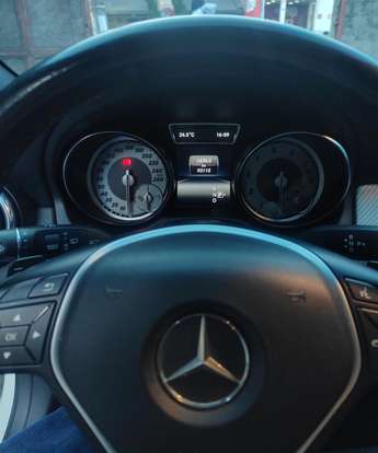 MERCEDES-BENZ-GLA 200-2015