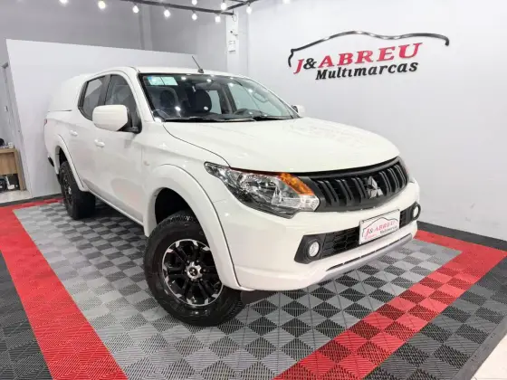 MITSUBISHI L200 TRITON 2.4 16V TURBO DIESEL GL CD 4X4 MANUAL MITSUBISHI L200 TRITON 2.4 16V TURBO DIESEL GL CD 4X4 MANUAL