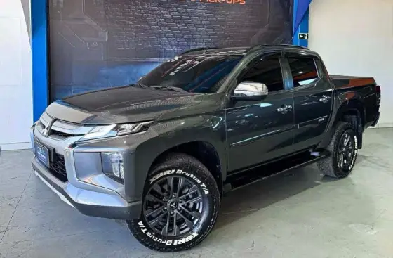 MITSUBISHI L200 TRITON 2.4 16V TURBO DIESEL SPORT HPE CD 4P 4X4 AUTOMÁTICO MITSUBISHI L200 TRITON 2.4 16V TURBO DIESEL SPORT HPE CD 4P 4X4 AUTOMÁTICO