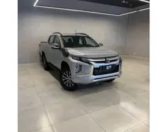 MITSUBISHI L200 TRITON 2.4 16V TURBO DIESEL SPORT HPE CD 4P 4X4 AUTOMÁTICO MITSUBISHI L200 TRITON 2.4 16V TURBO DIESEL SPORT HPE CD 4P 4X4 AUTOMÁTICO