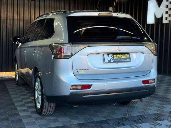 MITSUBISHI-OUTLANDER-2013