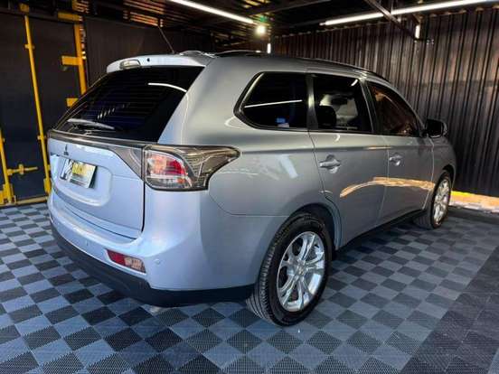 MITSUBISHI-OUTLANDER-2.0 16V GASOLINA 4P AUTOMÁTICO MITSUBISHI-OUTLANDER-2013