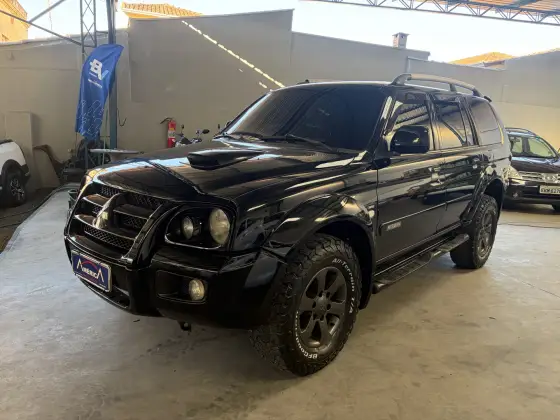 MITSUBISHI PAJERO 2.5 HD 4X4 8V TURBO INTERCOOLER DIESEL 4P MANUAL MITSUBISHI PAJERO 2.5 HD 4X4 8V TURBO INTERCOOLER DIESEL 4P MANUAL