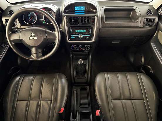 MITSUBISHI-PAJERO TR4-2013