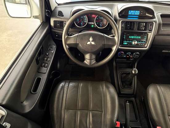MITSUBISHI-PAJERO TR4-2.0 4X2 16V 140CV FLEX 4P MANUAL MITSUBISHI-PAJERO TR4-2013