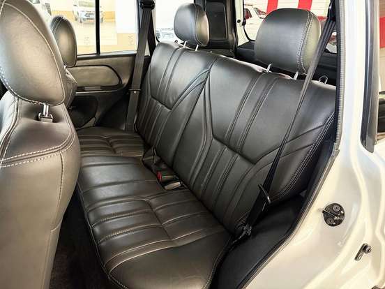 MITSUBISHI-PAJERO TR4-2013
