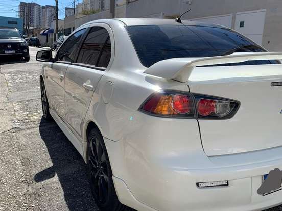 MITSUBISHI-LANCER-2.0 16V GASOLINA 4P AUTOMÁTICO MITSUBISHI-LANCER-2014