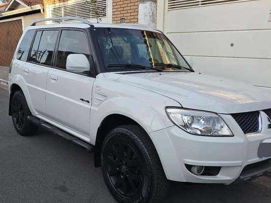 MITSUBISHI-PAJERO TR4-2.0 4X4 16V 140CV FLEX 4P AUTOMÁTICO MITSUBISHI-PAJERO TR4-2013