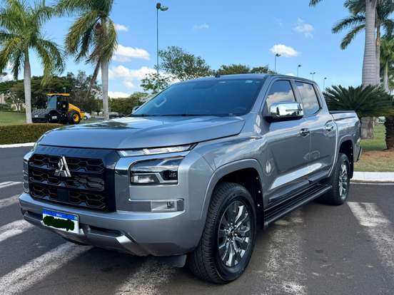 MITSUBISHI-TRITON-2.4 BITURBO DIESEL CD HPE 4X4 AUTOMÁTICO MITSUBISHI-TRITON-2025