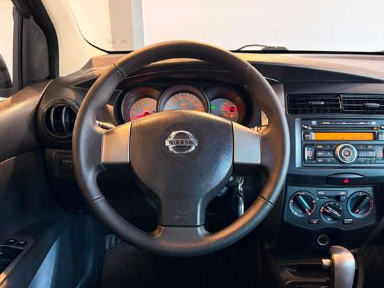 NISSAN-LIVINA-1.8 S 16V FLEX 4P AUTOMÁTICO NISSAN-LIVINA-2013