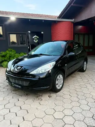 PEUGEOT 207 1.4 XR 8V FLEX 4P MANUAL PEUGEOT 207 1.4 XR 8V FLEX 4P MANUAL