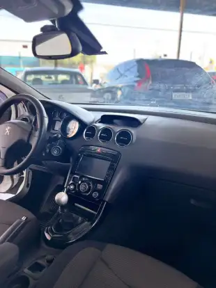 PEUGEOT-308-2012
