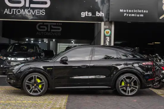 PORSCHE-CAYENNE-2022