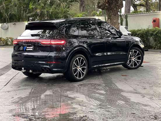 PORSCHE-CAYENNE-2018