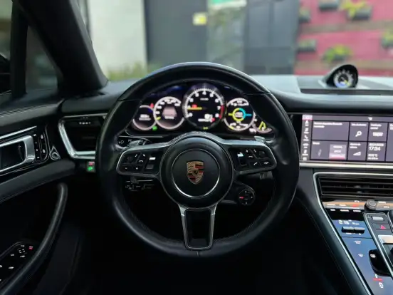 PORSCHE-PANAMERA-2019