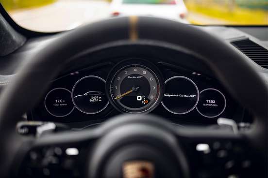PORSCHE-CAYENNE-2022