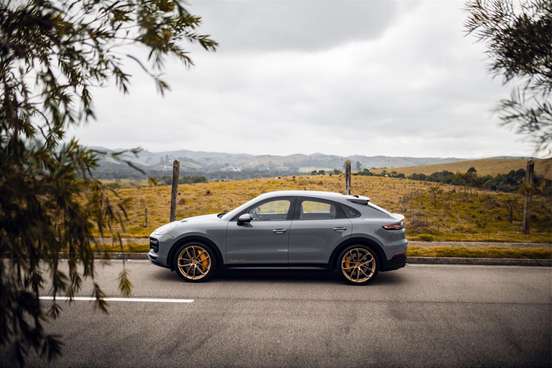 PORSCHE-CAYENNE-2022