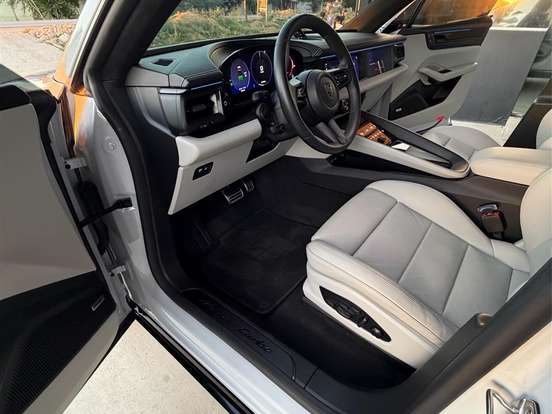 PORSCHE-MACAN-TURBO ELÉTRICO PORSCHE-MACAN-2025