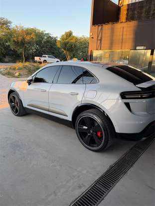 PORSCHE-MACAN-2025