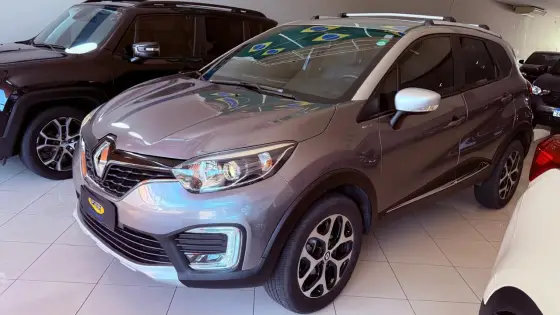 RENAULT CAPTUR 1.6 16V SCE FLEX BOSE X-TRONIC RENAULT CAPTUR 1.6 16V SCE FLEX BOSE X-TRONIC