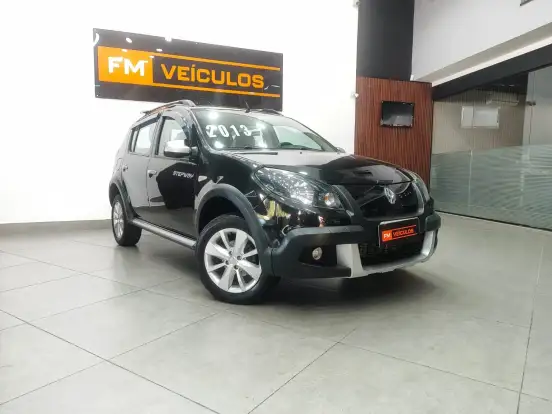 RENAULT-SANDERO-2012