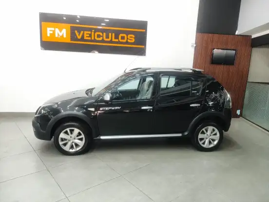 RENAULT-SANDERO-2012