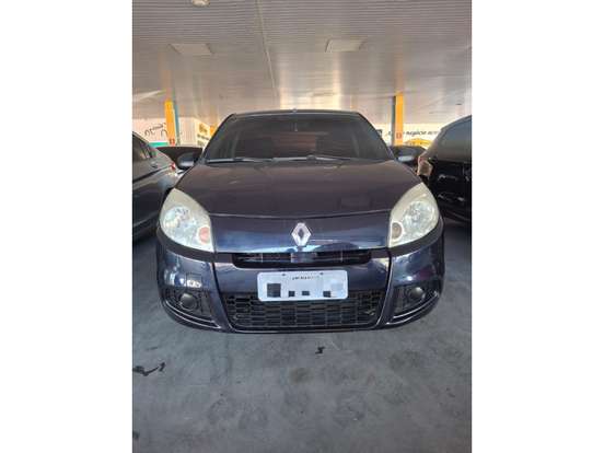 RENAULT-SANDERO-2012