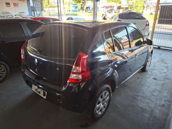RENAULT-SANDERO-2012