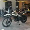ROYAL ENFIELD HIMALAYAN 450 KAMET WHITE ROYAL ENFIELD HIMALAYAN 450 KAMET WHITE