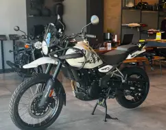 ROYAL ENFIELD HIMALAYAN 450 KAMET WHITE ROYAL ENFIELD HIMALAYAN 450 KAMET WHITE