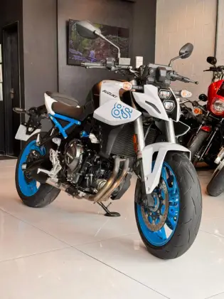 SUZUKI GSX-8S SUZUKI GSX-8S