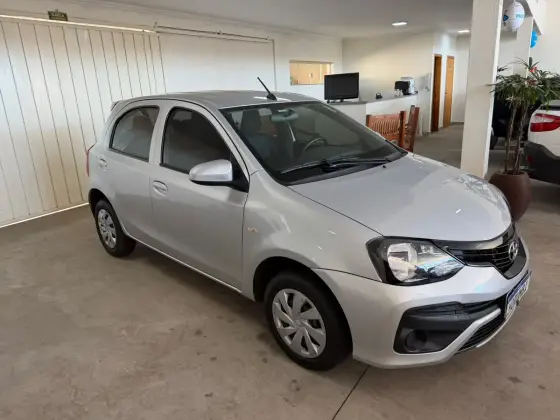 TOYOTA ETIOS 1.5 X PLUS 16V FLEX 4P AUTOMÁTICO TOYOTA ETIOS 1.5 X PLUS 16V FLEX 4P AUTOMÁTICO