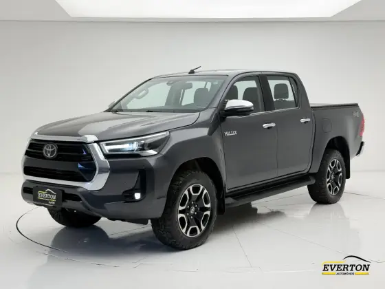 TOYOTA HILUX 2.8 D-4D TURBO DIESEL CD SRX 4X4 AUTOMÁTICO TOYOTA HILUX 2.8 D-4D TURBO DIESEL CD SRX 4X4 AUTOMÁTICO