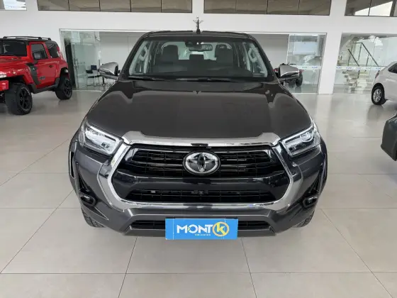 TOYOTA HILUX 2.8 D-4D TURBO DIESEL CD SRX PLUS 4X4 AUTOMÁTICO TOYOTA HILUX 2.8 D-4D TURBO DIESEL CD SRX PLUS 4X4 AUTOMÁTICO