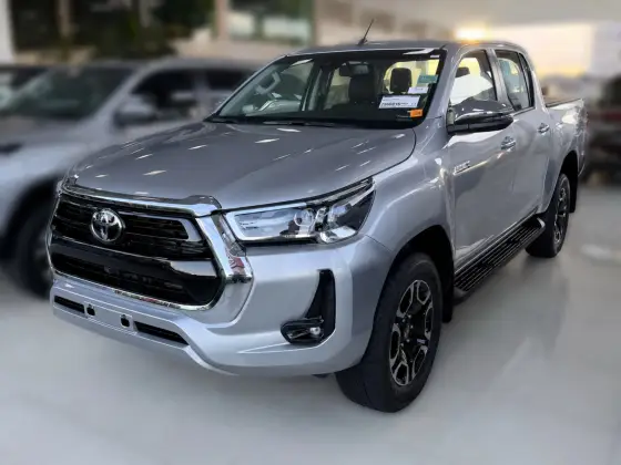 TOYOTA HILUX 2.8 D-4D TURBO DIESEL CD SRX PLUS 4X4 AUTOMÁTICO TOYOTA HILUX 2.8 D-4D TURBO DIESEL CD SRX PLUS 4X4 AUTOMÁTICO
