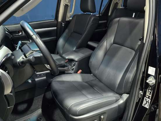 TOYOTA-HILUX-2.8 D-4D TURBO DIESEL CD SRX 4X4 AUTOMÁTICO TOYOTA-HILUX-2025