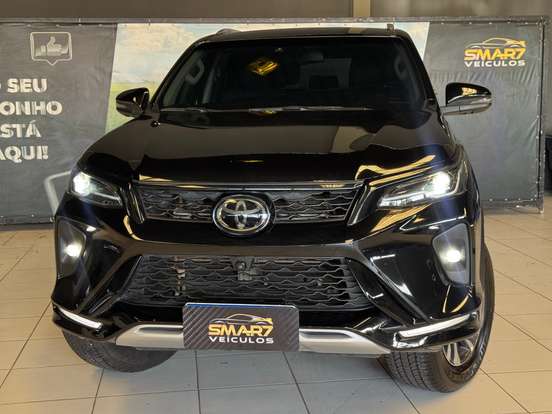 TOYOTA-HILUX-2023