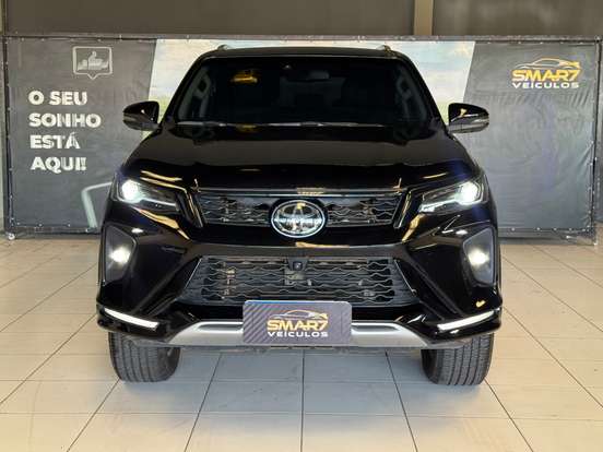 TOYOTA-HILUX-2023